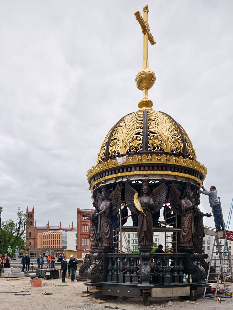 Montagearbeiten Kranhub vor Ort, Foto: Stefan Müller